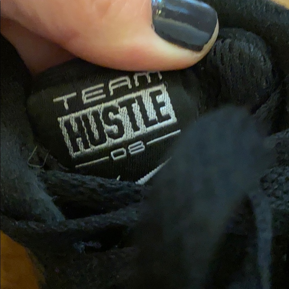 Nike Team Hustle tie and Velcro sneakers - Picture 6 of 6